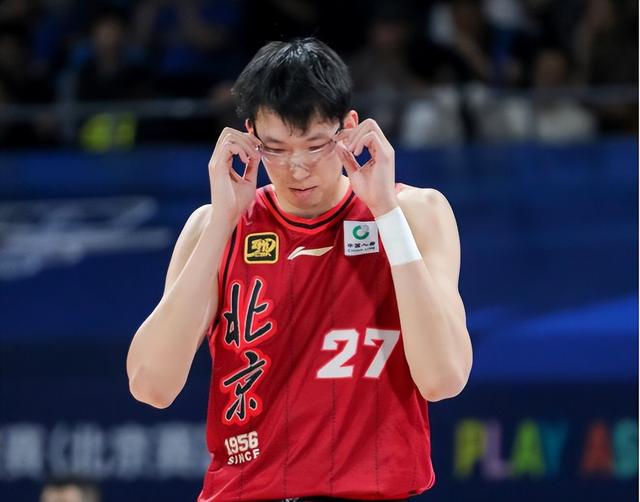 乐动体育-羽毛球队技术犯规送分，F1车队主帅怒摔战术板！